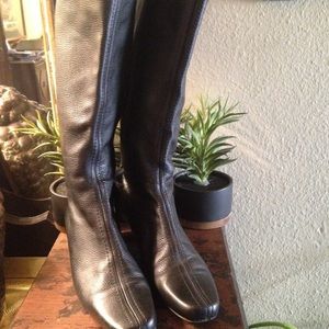 Eddie Bauer zip up boots size7.